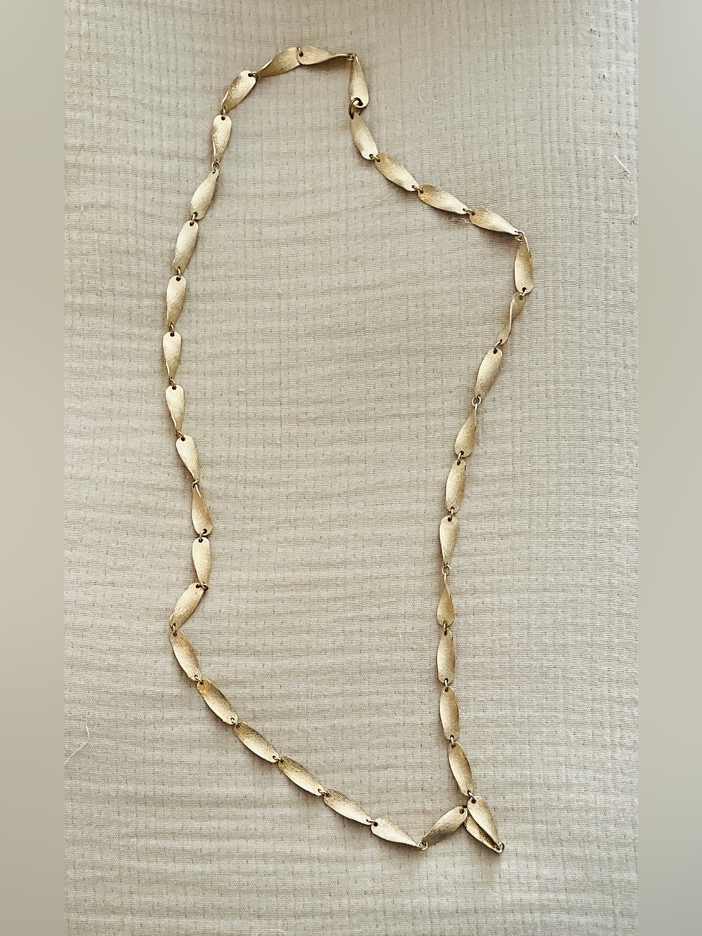 Vintage gold tone leaf necklace